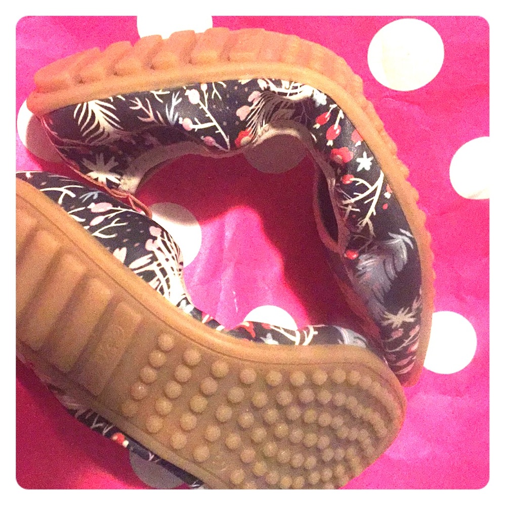 Casual Raspberry flats in good condition